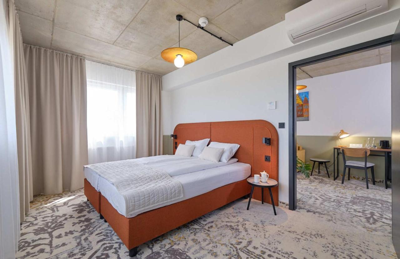 Arche Hotel Wroclaw Airport Esterno foto