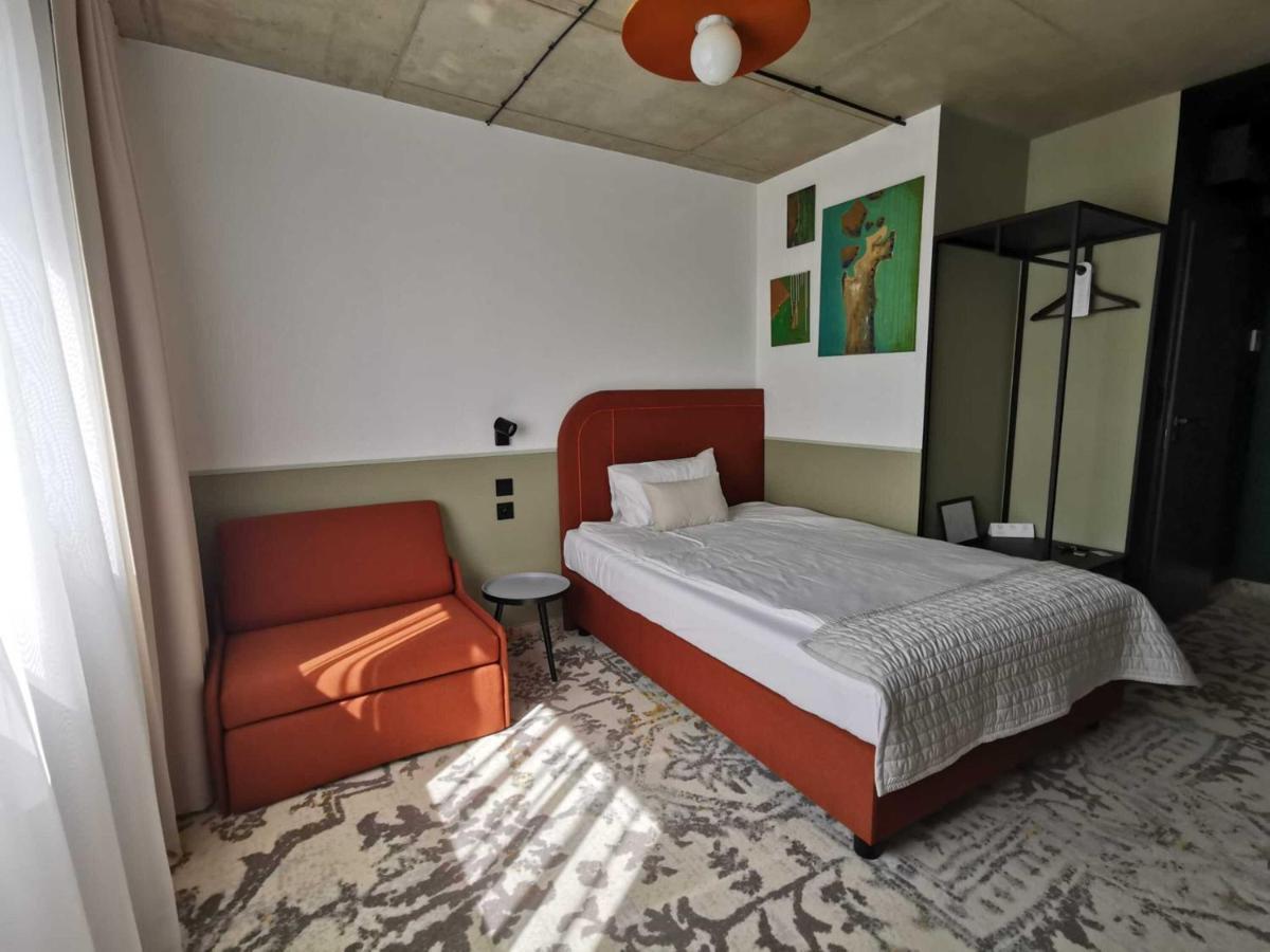 Arche Hotel Wroclaw Airport Esterno foto
